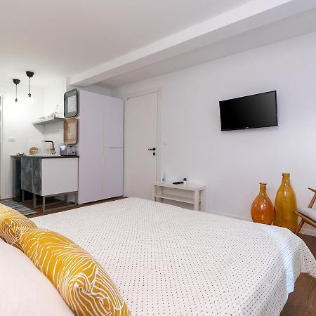 Stylish Studio Apartment By Irundo Rovinj Buitenkant foto
