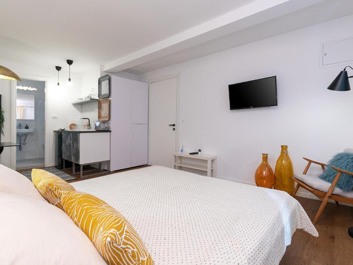 Stylish Studio Apartment By Irundo Rovinj Buitenkant foto